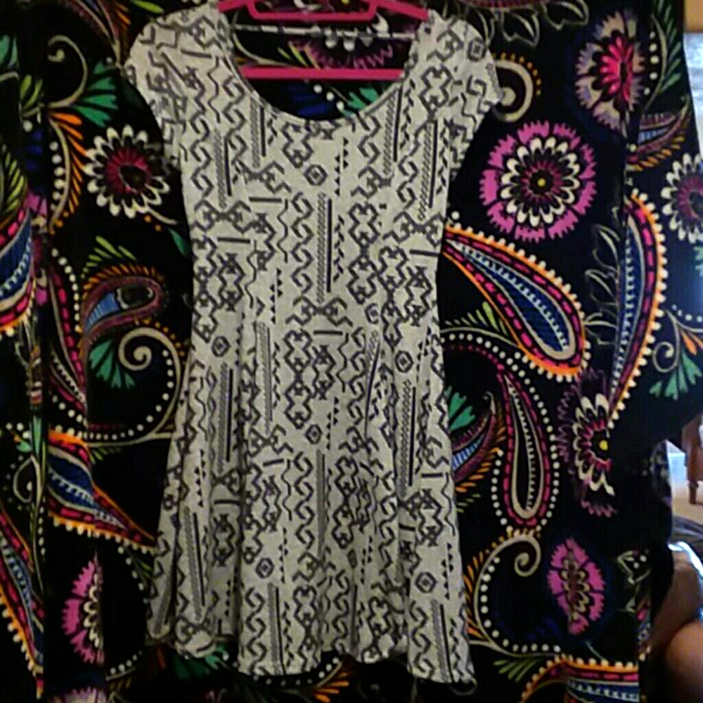 Short sleeve dress